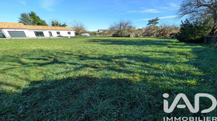 Ma-Cabane - Vente Terrain Lussac-les-Châteaux, 1072 m²