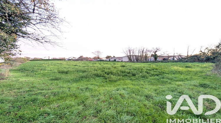 Ma-Cabane - Vente Terrain Lussac-les-Châteaux, 5375 m²