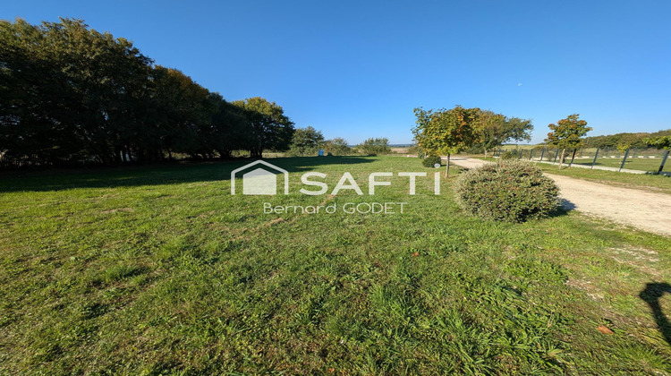 Ma-Cabane - Vente Terrain Nanteuil-en-Vallee, 901 m²
