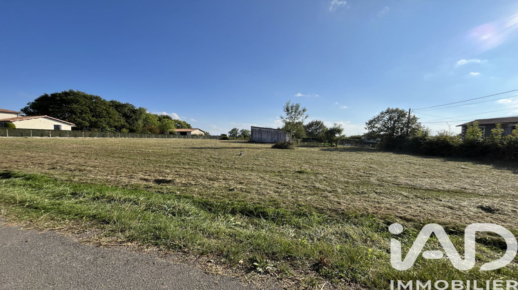 Ma-Cabane - Vente Terrain Nieuil, 2241 m²