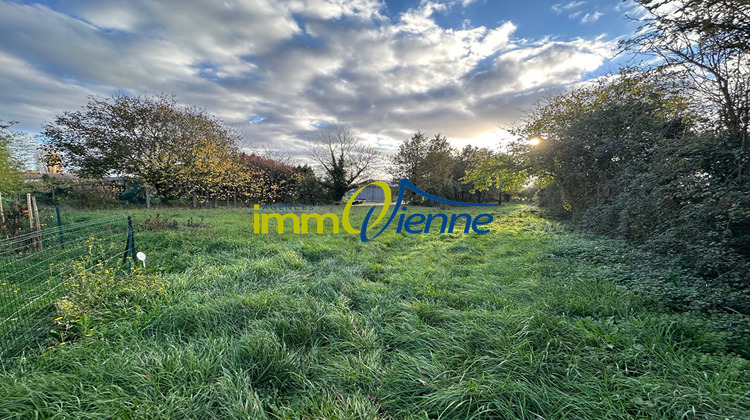 Ma-Cabane - Vente Terrain ROCHES-PREMARIE-ANDILLE, 850 m²