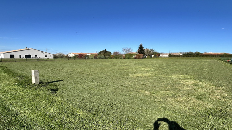 Ma-Cabane - Vente Terrain Saint-Adjutory, 1774 m²