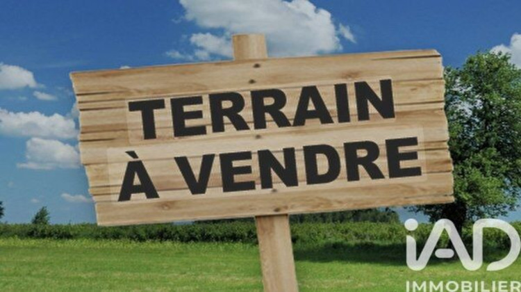 Ma-Cabane - Vente Terrain Saint-Cyr-sur-Loire, 3240 m²