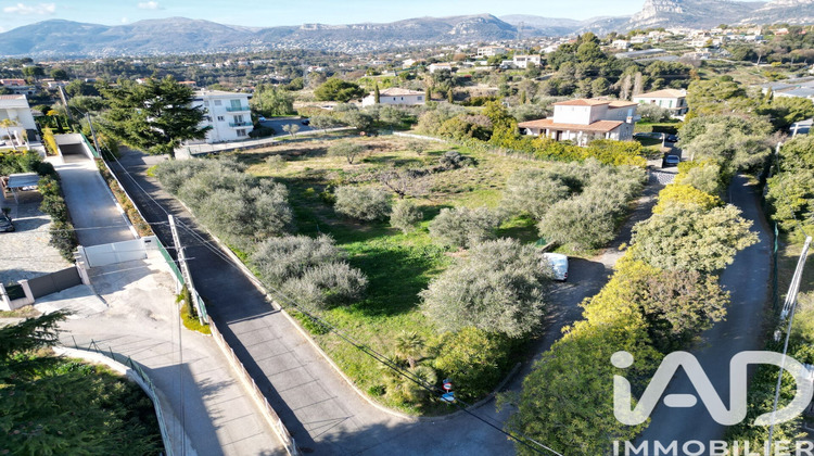 Ma-Cabane - Vente Terrain Saint-Laurent-du-Var, 869 m²