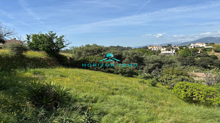 Ma-Cabane - Vente Terrain Saint-Laurent-du-Var, 911 m²