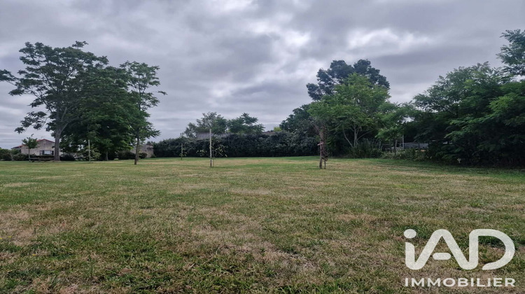 Ma-Cabane - Vente Terrain Saint-Macaire-du-Bois, 793 m²