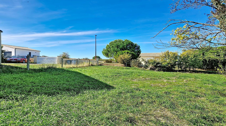 Ma-Cabane - Vente Terrain Saint-Martin-de-Saint-Maixent, 2789 m²