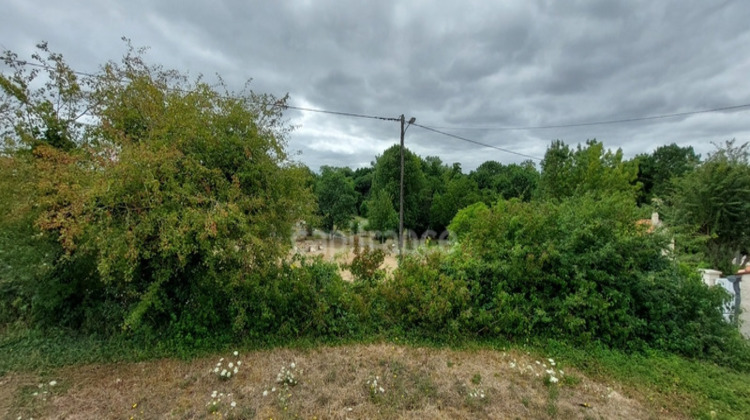 Ma-Cabane - Vente Terrain SAINT MICHEL LE CLOUCQ, 1700 m²