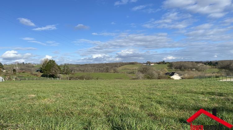 Ma-Cabane - Vente Terrain Saint-Pantaléon-de-Larche, 1520 m²