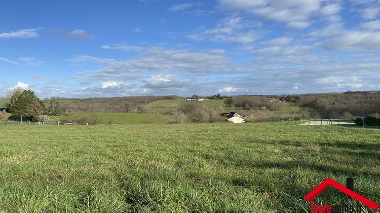 Ma-Cabane - Vente Terrain Saint-Pantaléon-de-Larche, 1520 m²