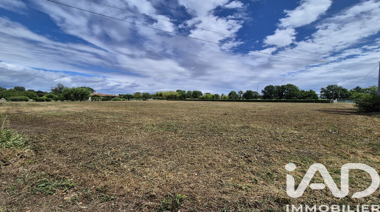 Ma-Cabane - Vente Terrain Saint-Pierre-d'Eyraud, 4200 m²