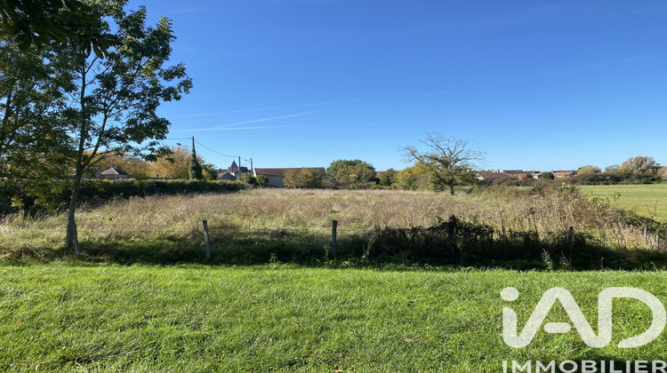 Ma-Cabane - Vente Terrain Saint-Pierre-le-Moûtier, 2275 m²