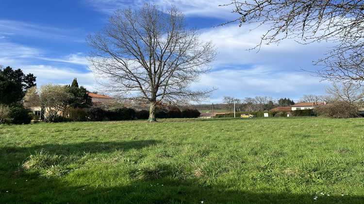 Ma-Cabane - Vente Terrain Verneuil-sur-Vienne, 1372 m²