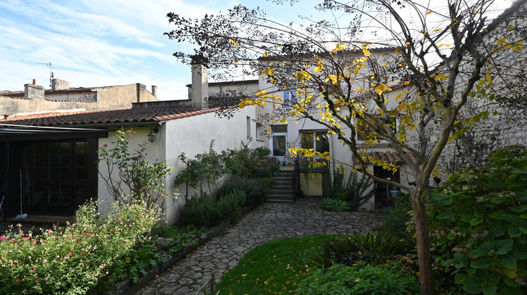 Ma-Cabane - Vente Viager Saint-Jean-d'Angély, 207 m²